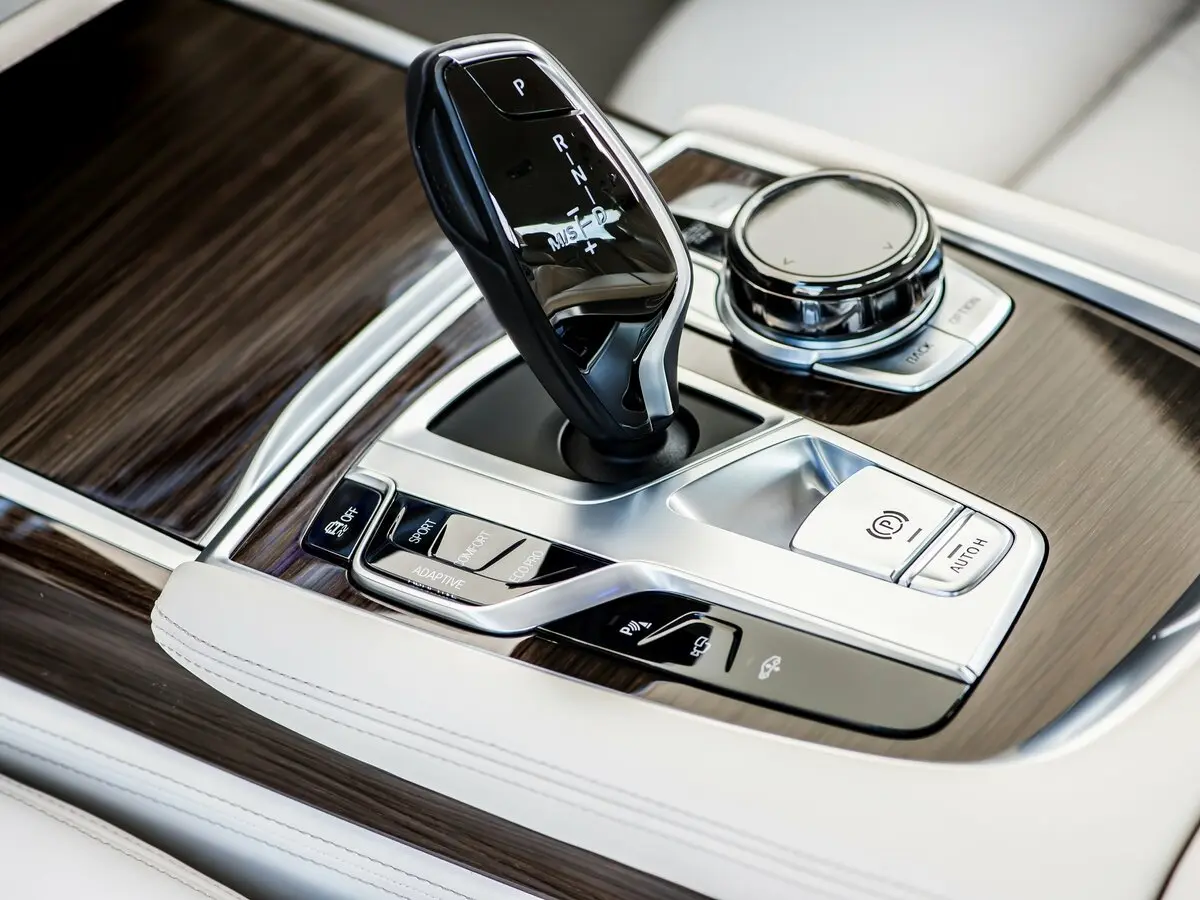 BMW 7 серии VI (G11/G12) Седан — сүрөт 12