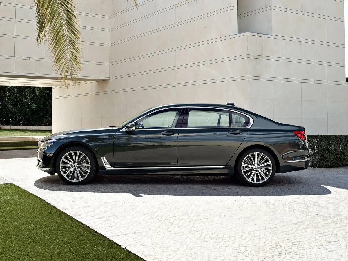 BMW 7 серии VI (G11/G12) Седан Long — photo 2