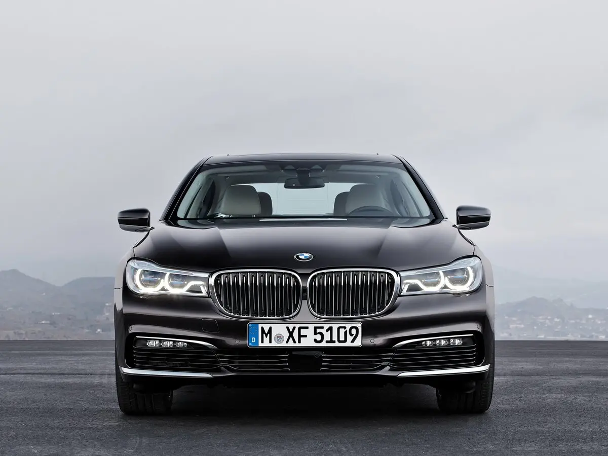 BMW 7 серии VI (G11/G12) Седан Long — photo 3