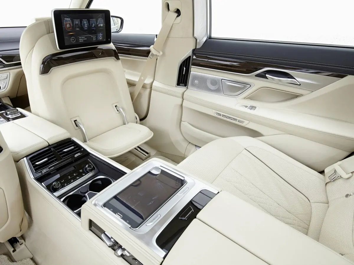 BMW 7 серии VI (G11/G12) Седан Long — photo 11