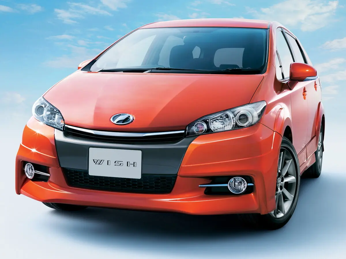 Toyota Wish II Рестайлинг Минивэн — фото 2