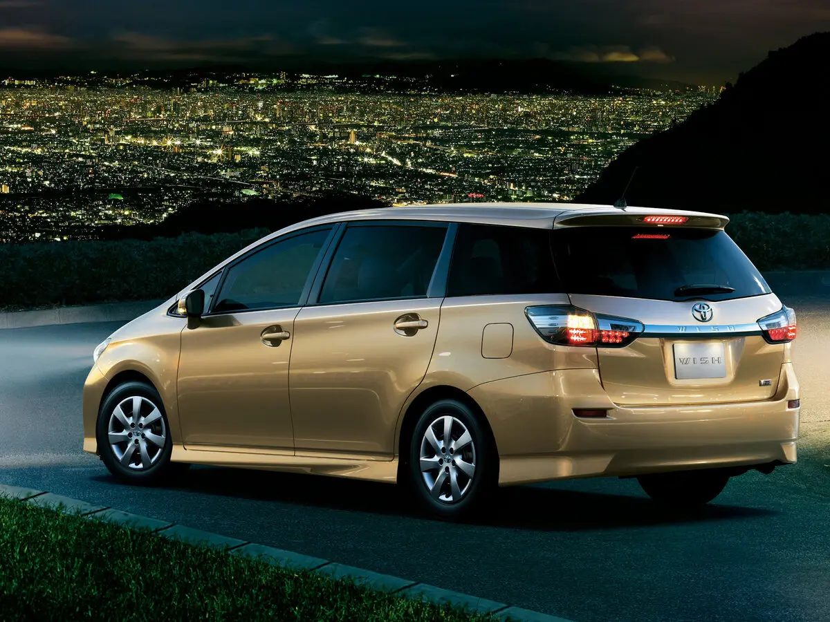 Toyota Wish II Рестайлинг Минивэн — фото 3