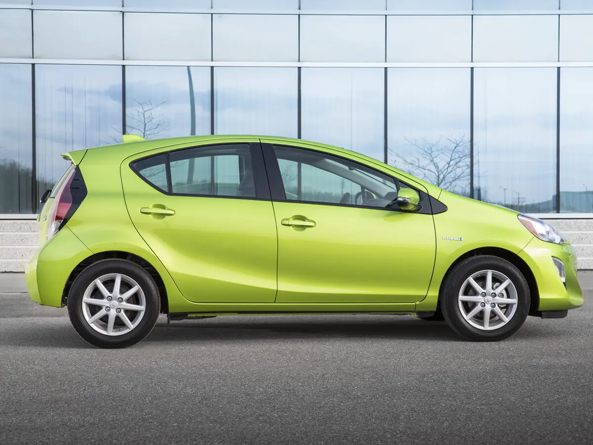 Toyota Prius c I Рестайлинг Хэтчбек 5 дв. — сүрөт 2