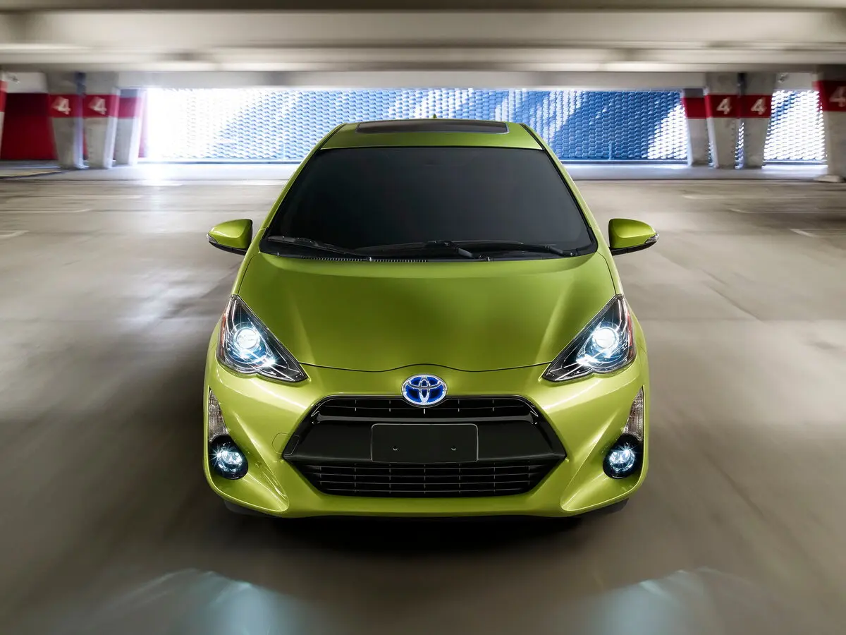Toyota Prius c I Рестайлинг Хэтчбек 5 дв. — сүрөт 3