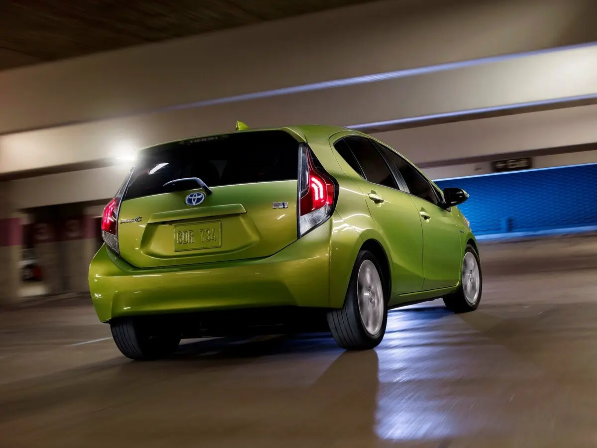 Toyota Prius c I Рестайлинг Хэтчбек 5 дв. — сүрөт 4