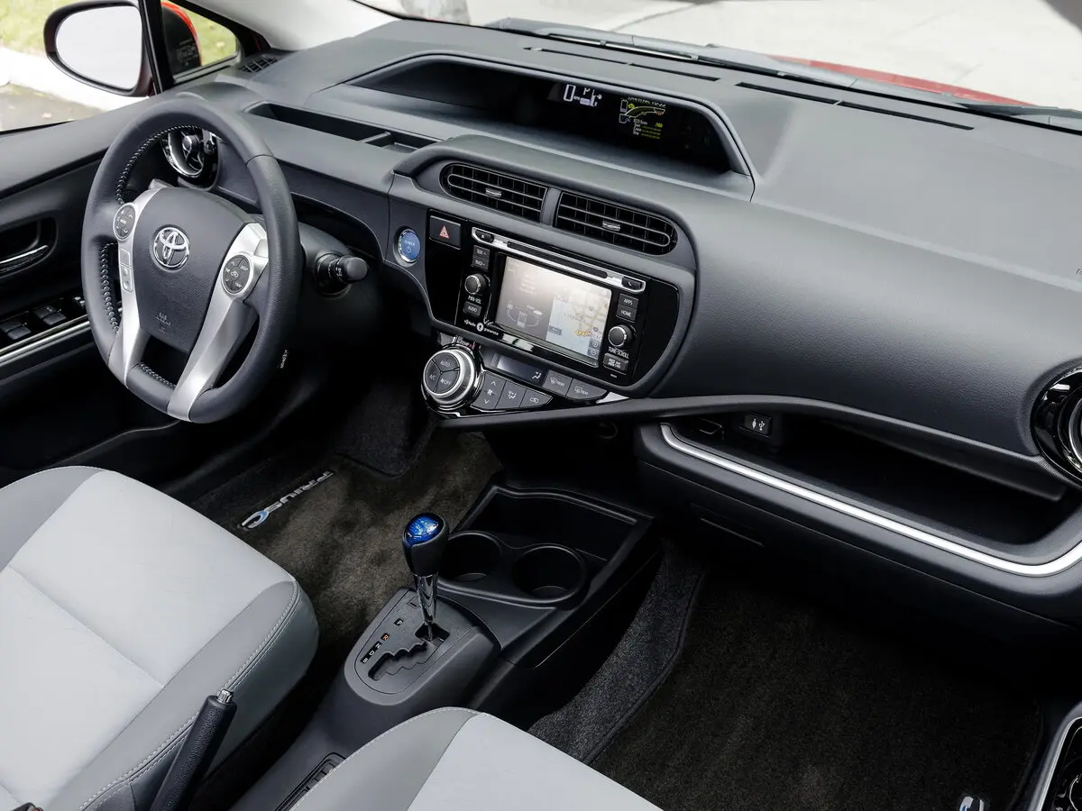 Toyota Prius c I Рестайлинг Хэтчбек 5 дв. — сүрөт 7
