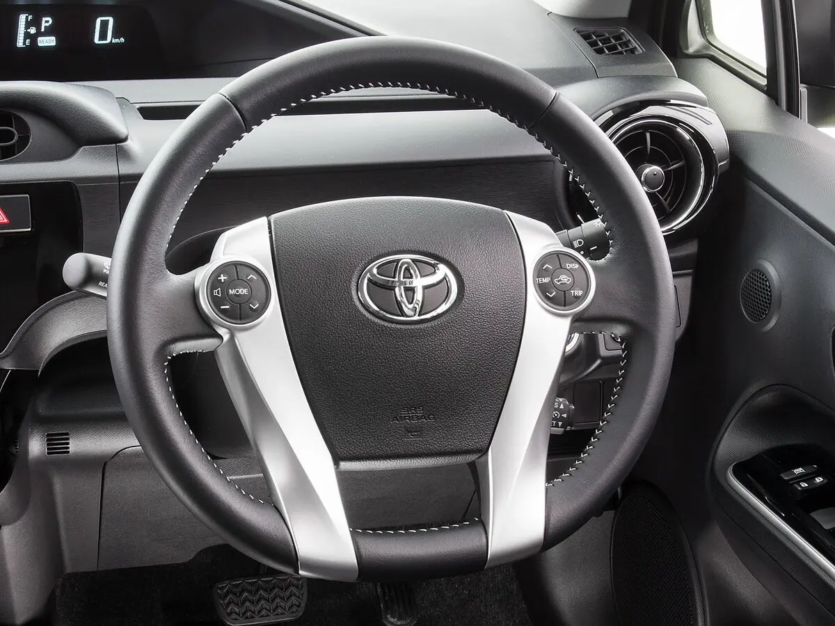 Toyota Prius c I Рестайлинг Хэтчбек 5 дв. — сүрөт 9