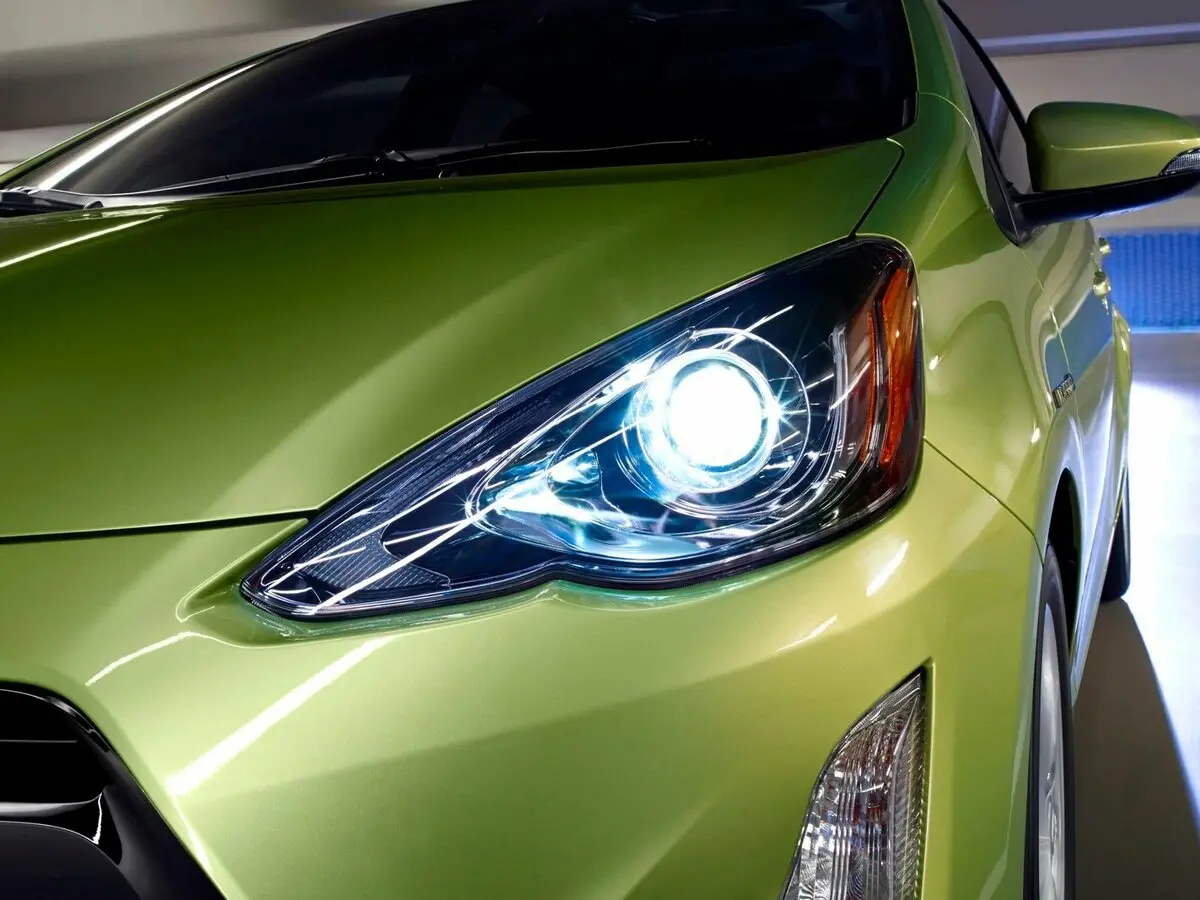 Toyota Prius c I Рестайлинг Хэтчбек 5 дв. — сүрөт 12