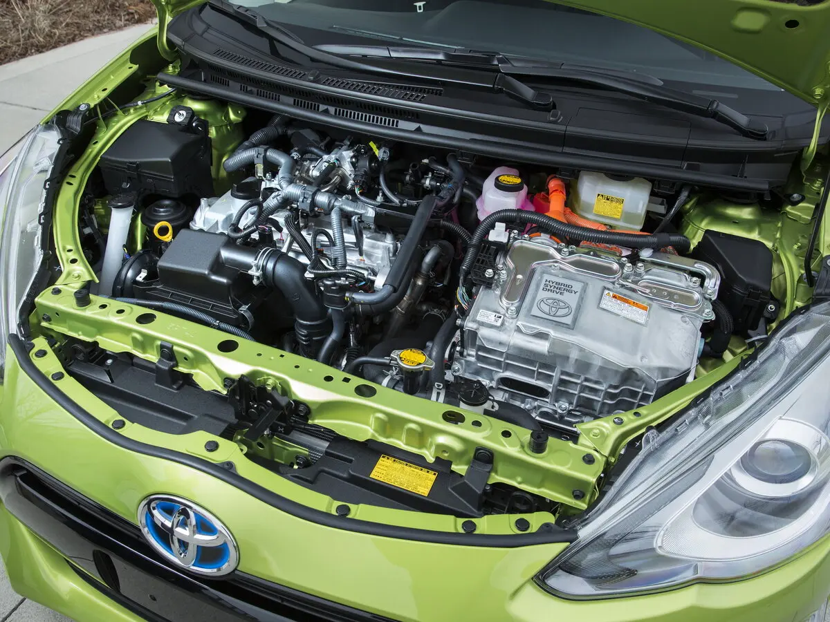 Toyota Prius c I Рестайлинг Хэтчбек 5 дв. — сүрөт 15