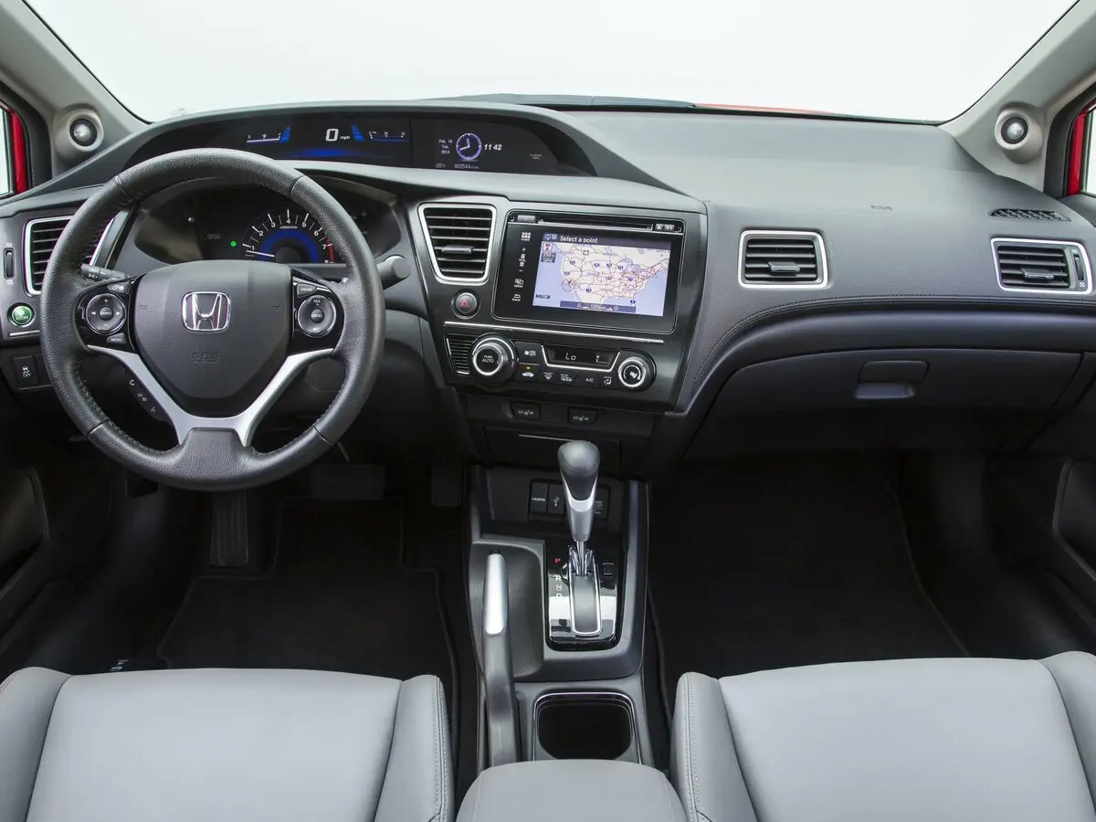 Honda Civic IX Рестайлинг Купе — фото 6