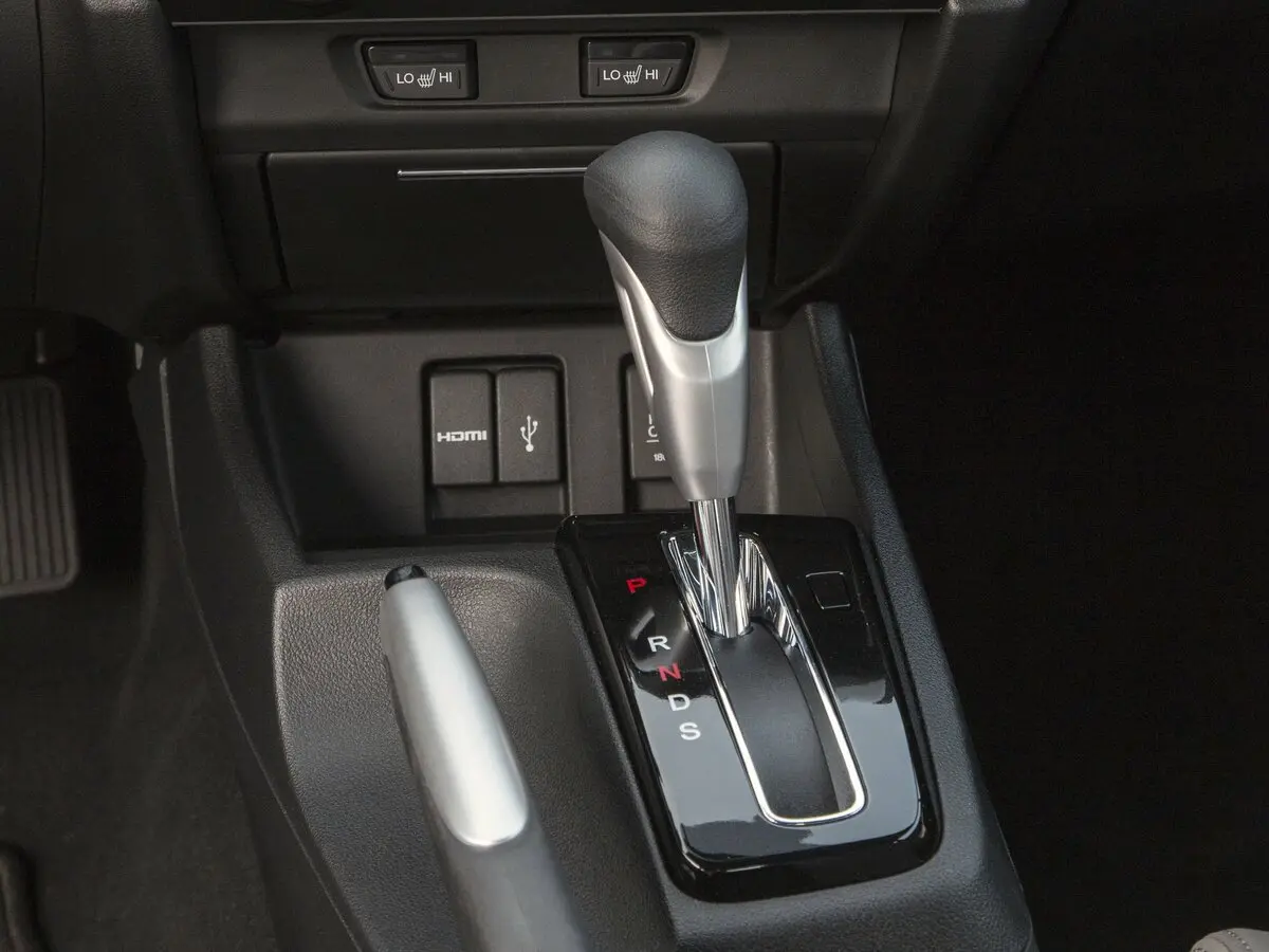 Honda Civic IX Рестайлинг Купе — фото 11