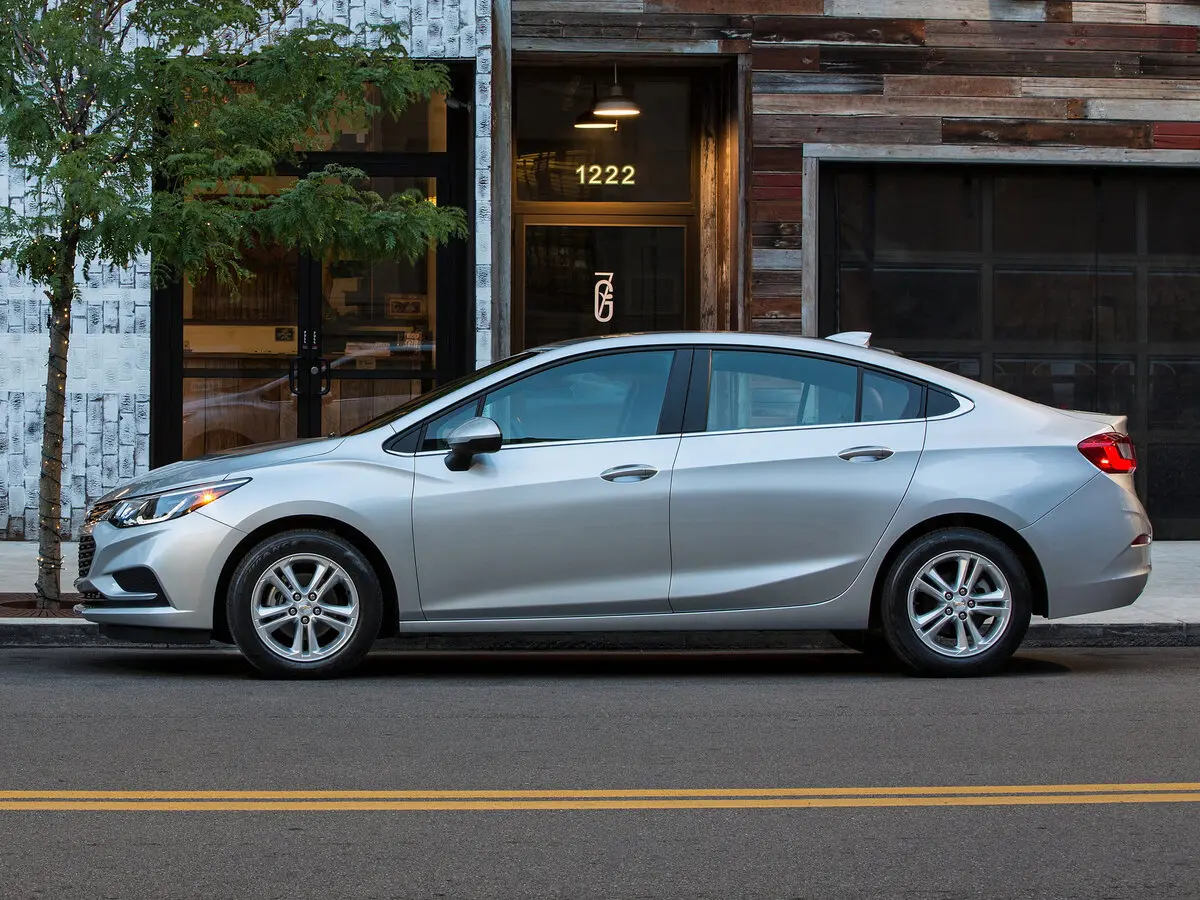 Chevrolet Cruze II Седан — photo 2