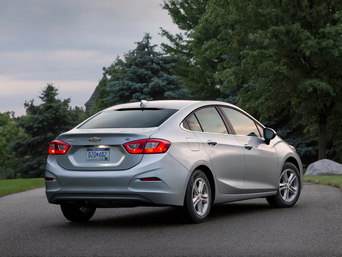 Chevrolet Cruze II Седан — photo 5