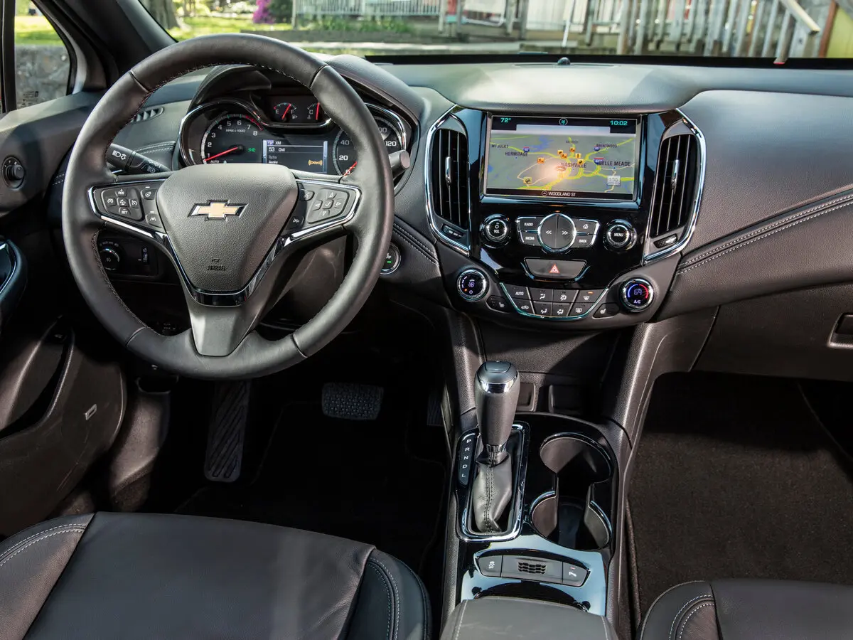 Chevrolet Cruze II Седан — photo 6