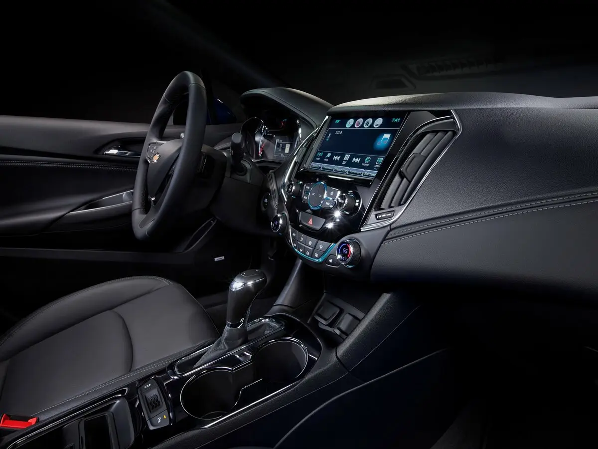 Chevrolet Cruze II Седан — photo 7