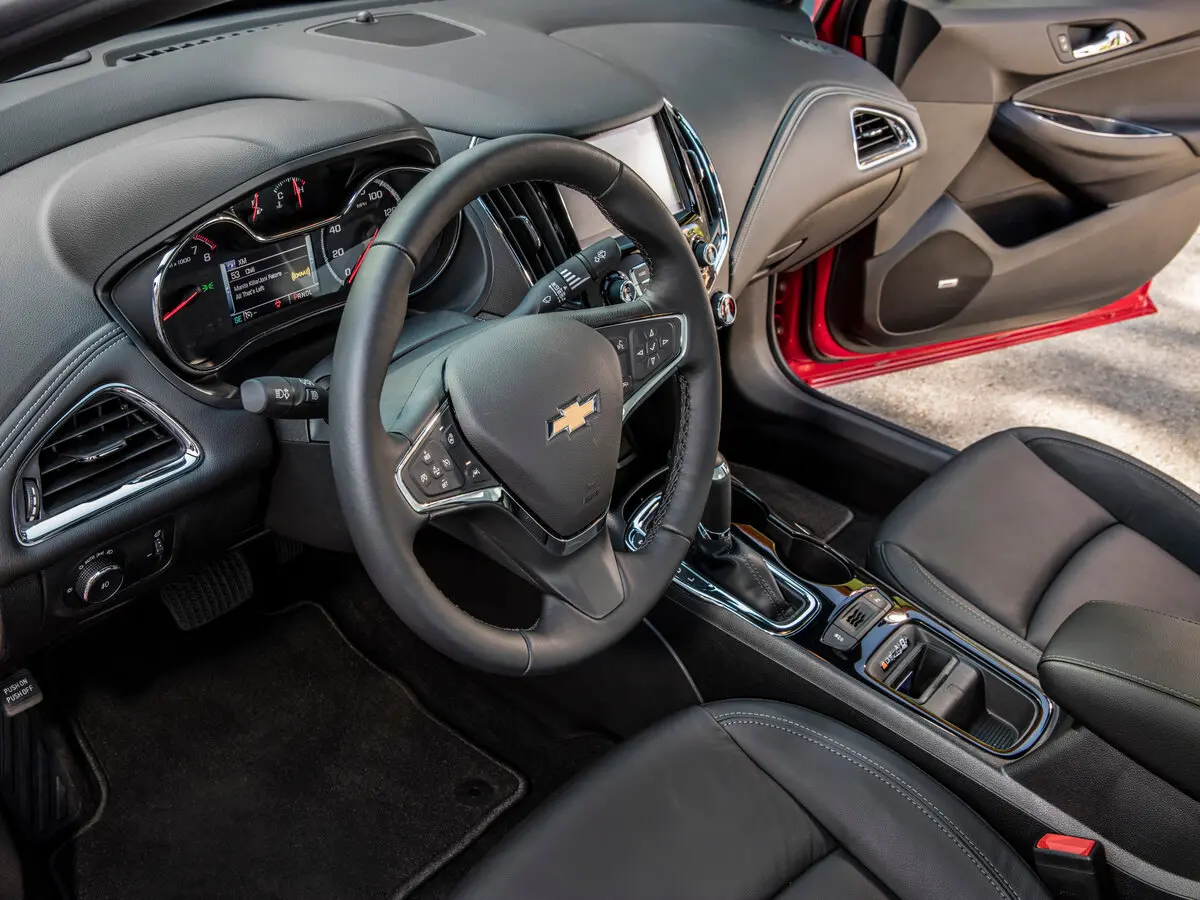 Chevrolet Cruze II Седан — photo 8