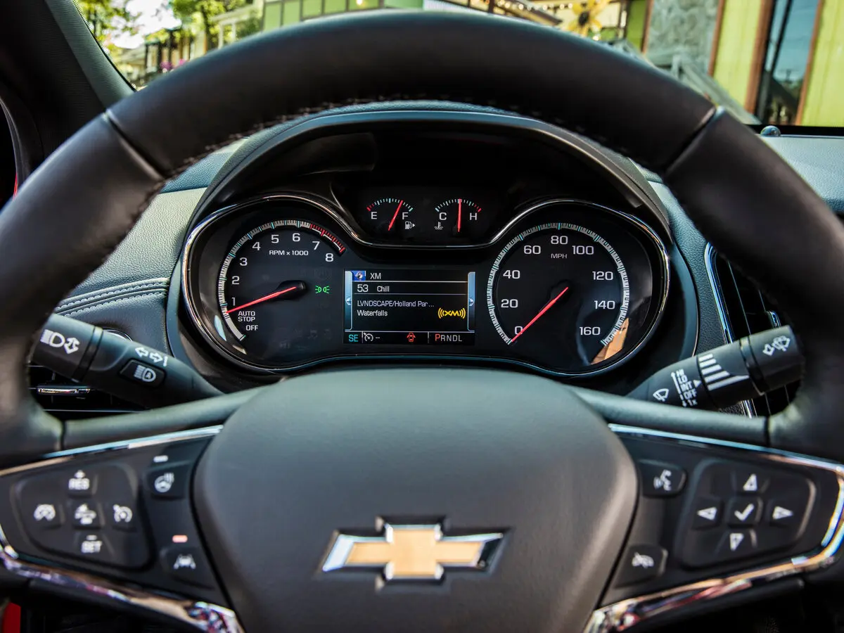 Chevrolet Cruze II Седан — photo 9