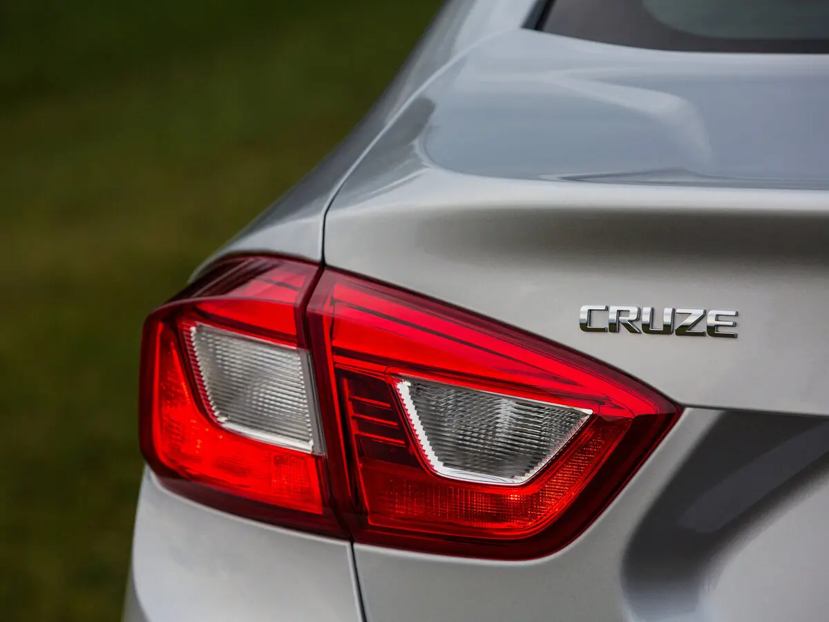 Chevrolet Cruze II Седан — photo 14