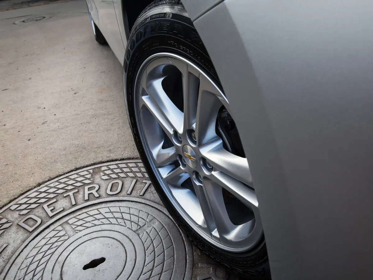 Chevrolet Cruze II Седан — photo 17