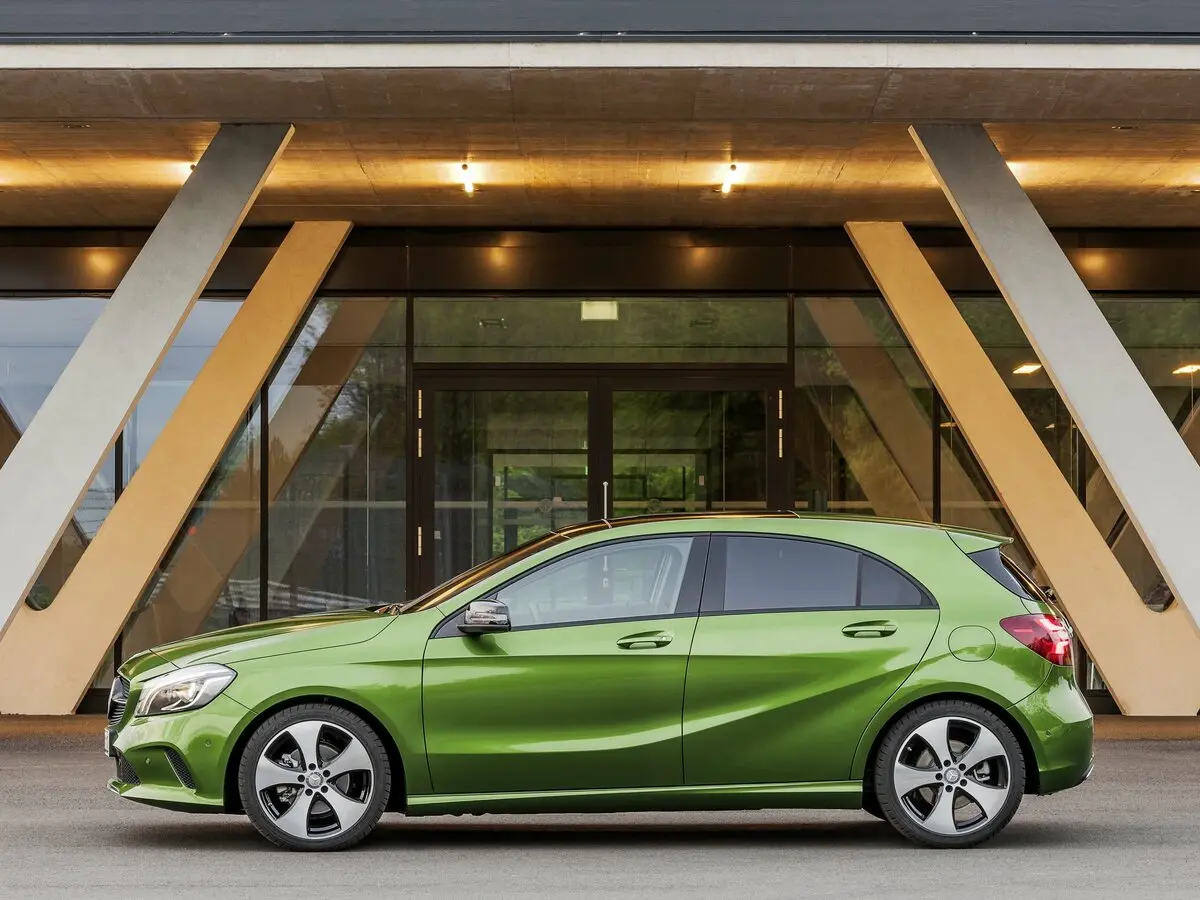 Mercedes-Benz A-Класс III (W176) Рестайлинг Хэтчбек 5 дв. — photo 2