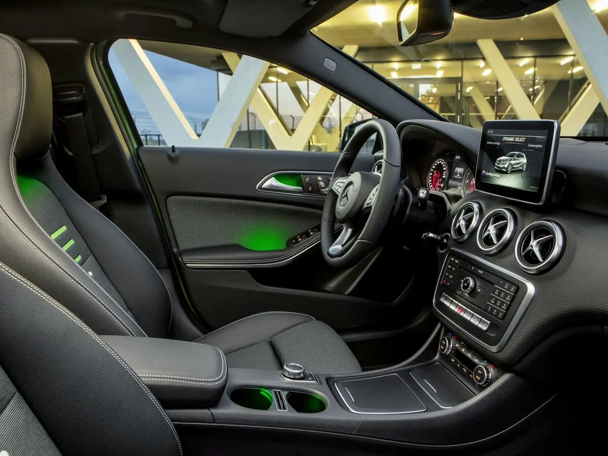 Mercedes-Benz A-Класс III (W176) Рестайлинг Хэтчбек 5 дв. — photo 7