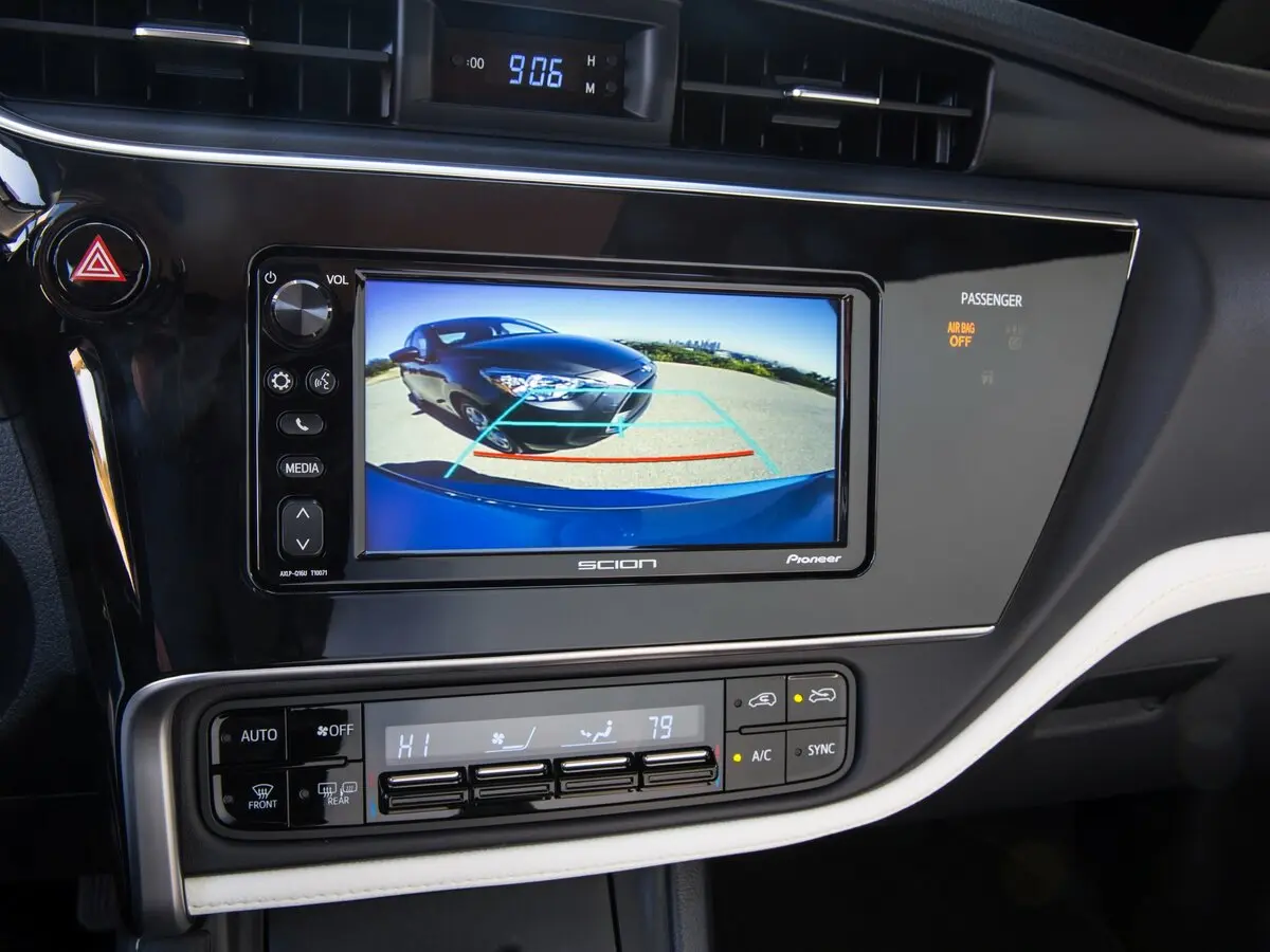 Scion iM 2015 – 2016 Хэтчбек 5 дв. — photo 15