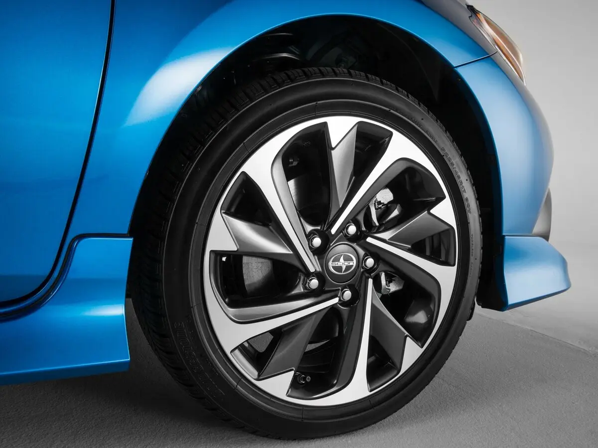 Scion iM 2015 – 2016 Хэтчбек 5 дв. — photo 17