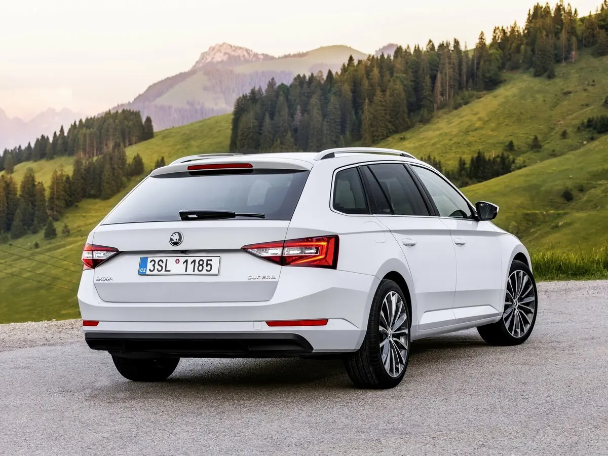 Skoda Superb III Универсал 5 дв. — 照片 4