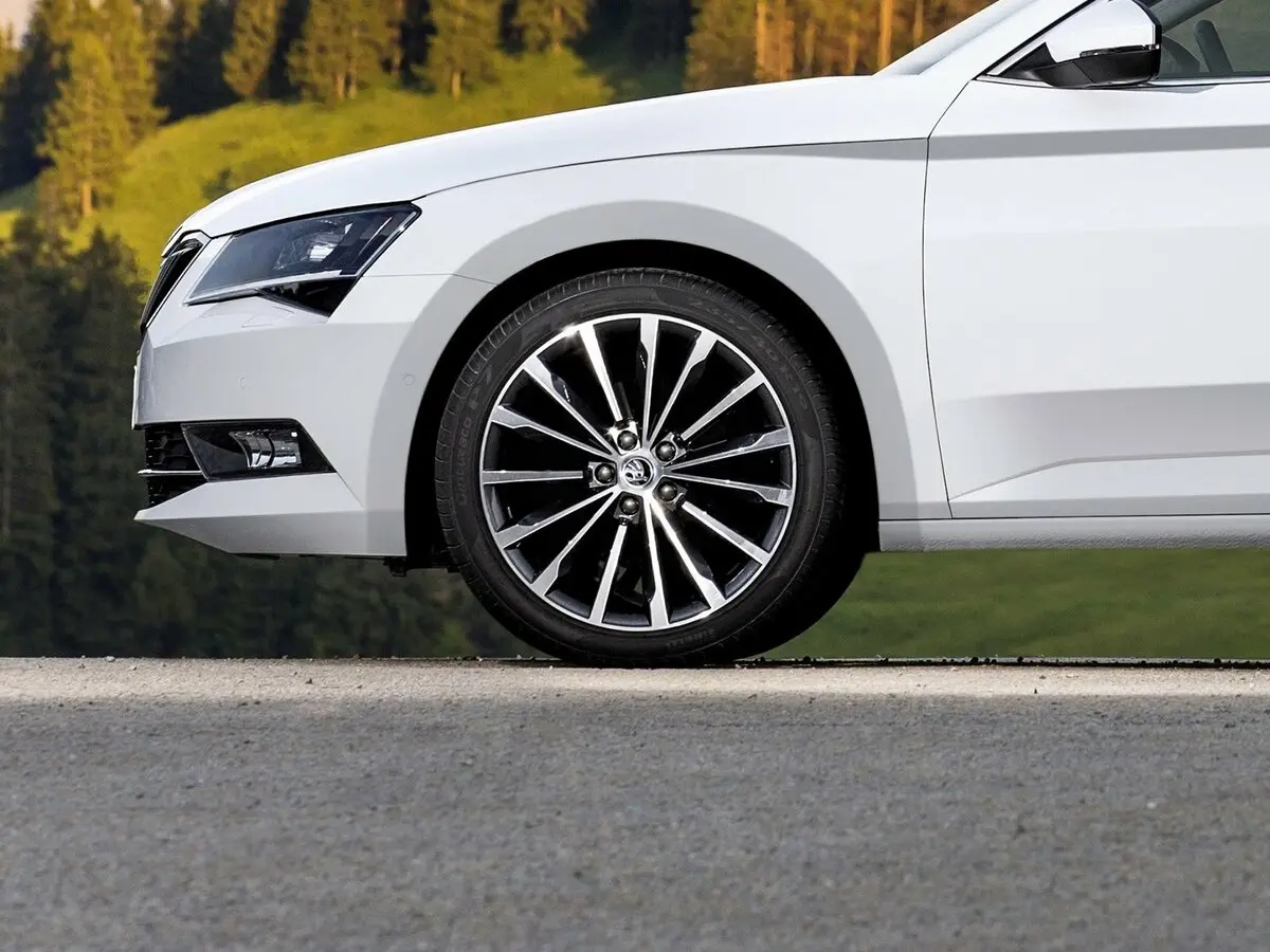 Skoda Superb III Универсал 5 дв. — 照片 16