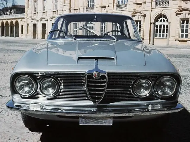 Alfa Romeo 2600 I Купе Sprint — сүрөт 3