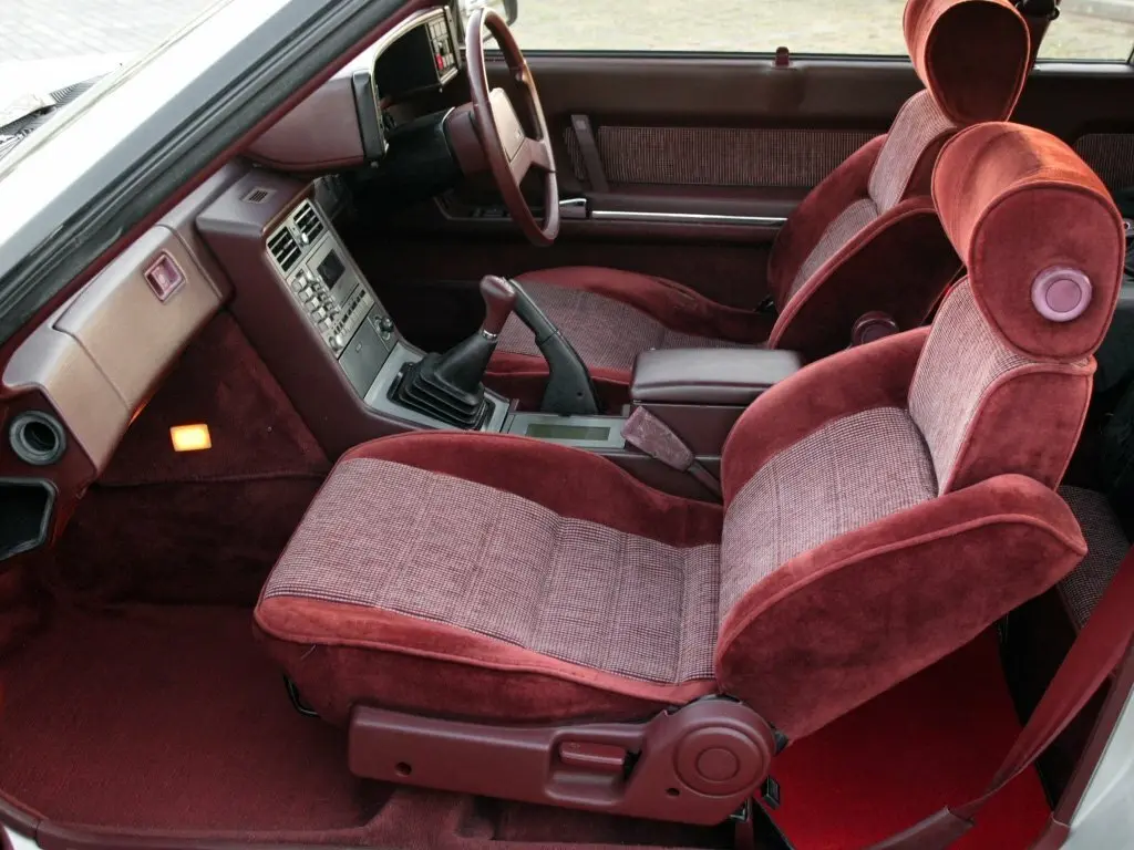 Mazda Cosmo HB Седан — 照片 3