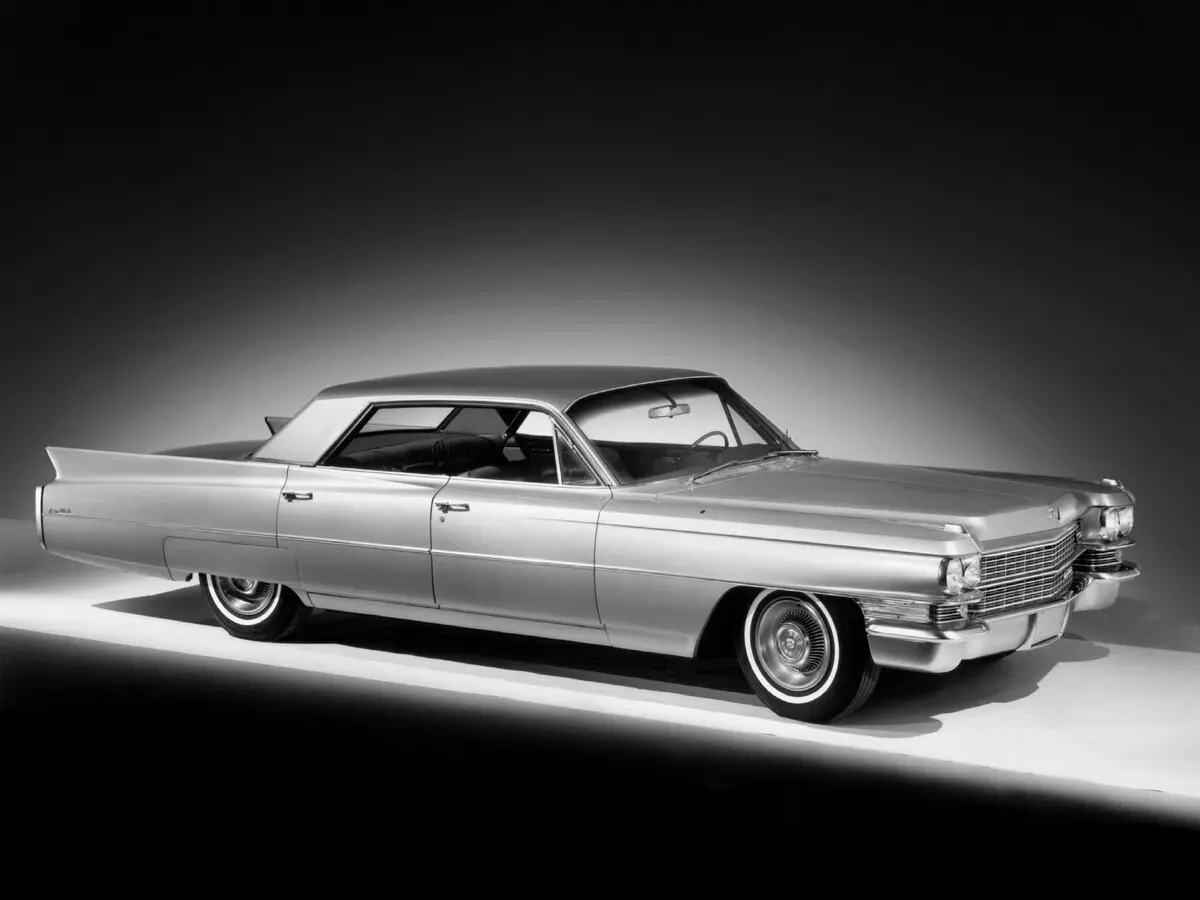 Cadillac DeVille II Седан