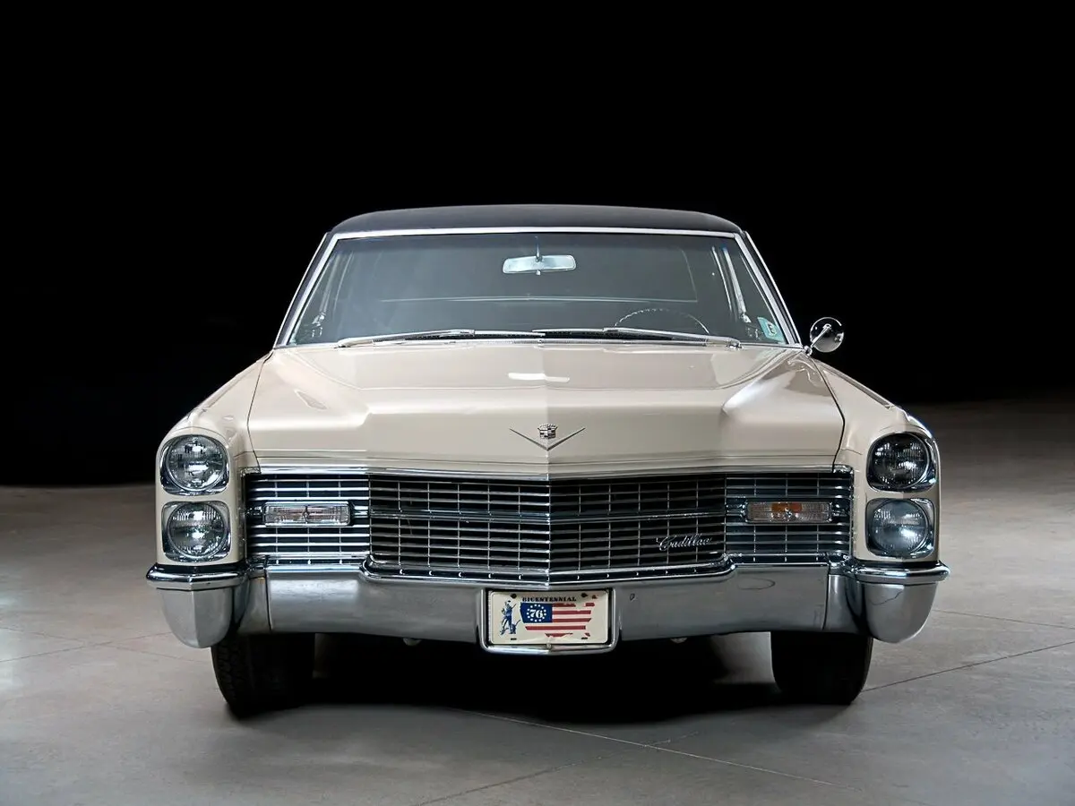 Cadillac DeVille III Седан — photo 3