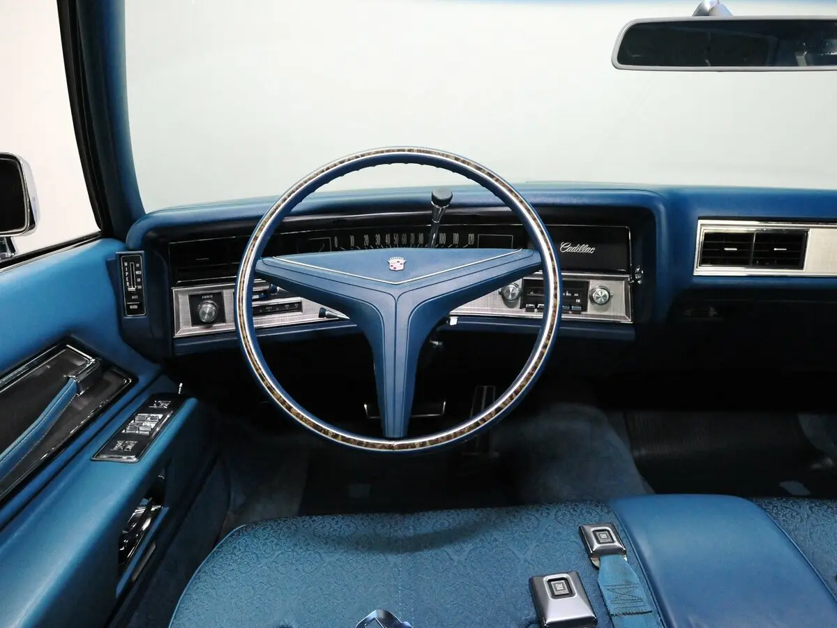 Cadillac DeVille IV Купе-хардтоп — сүрөт 4