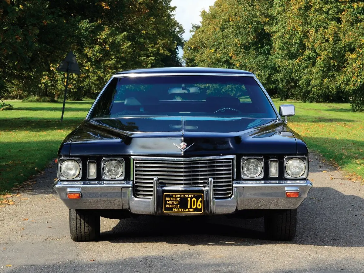 Cadillac DeVille IV Седан — сүрөт 2