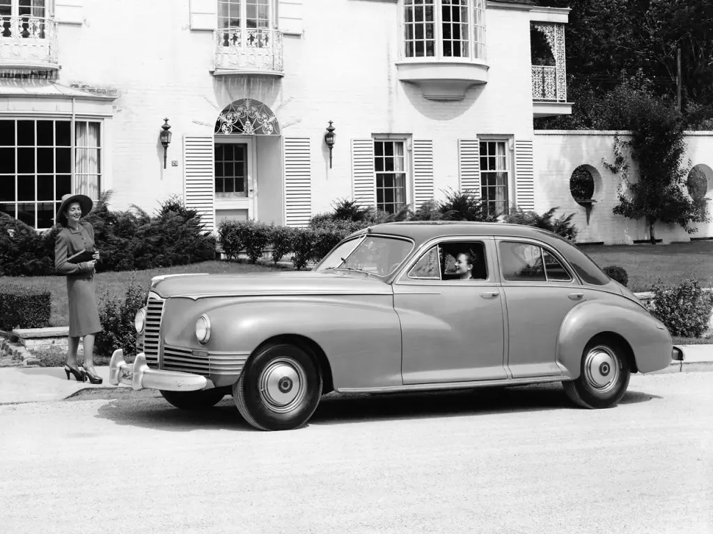 Packard Clipper 1941 – 1947 Седан — сүрөт 2