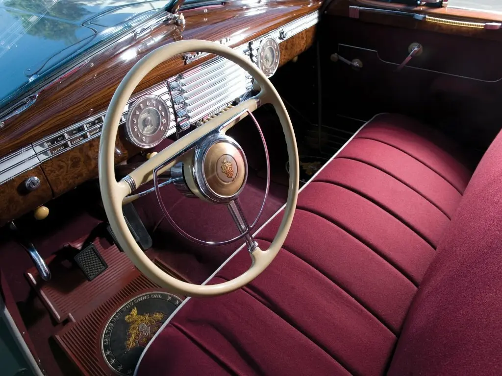 Packard Clipper 1941 – 1947 Седан — сүрөт 3