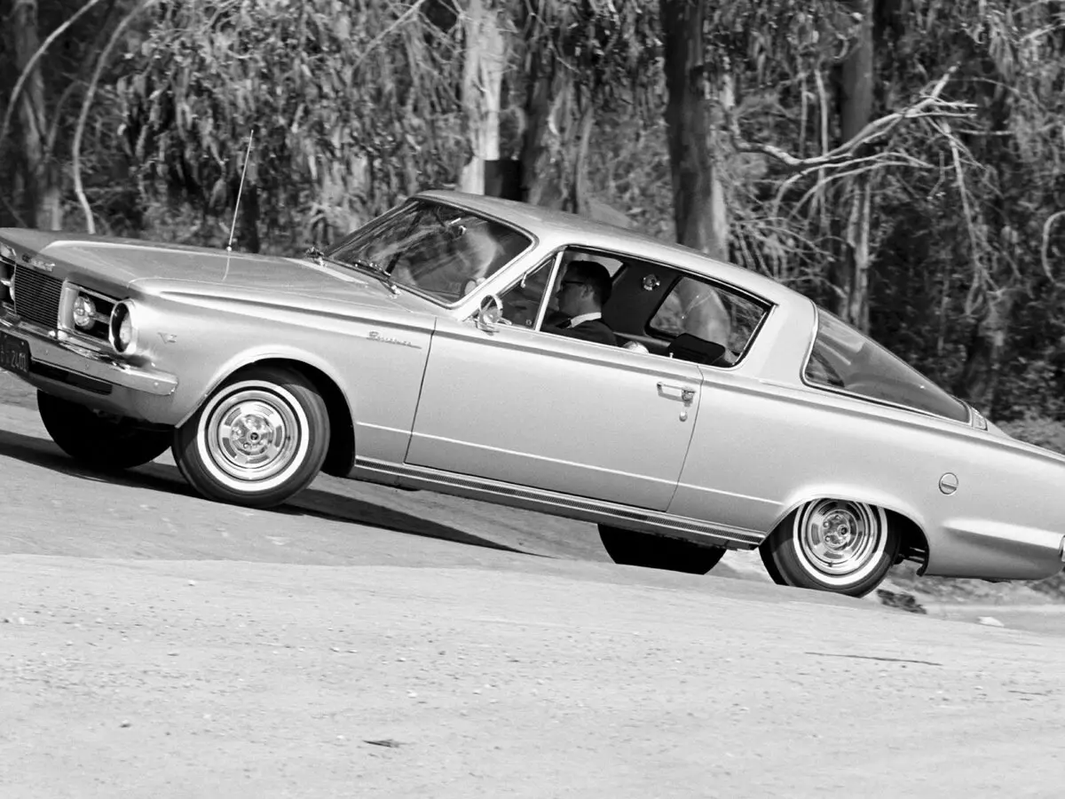 Plymouth Barracuda 1964 – 1974 Купе — photo 2
