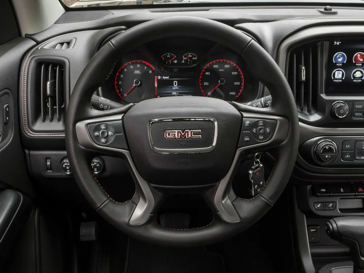 GMC Canyon II Пикап Полуторная кабина — сүрөт 8