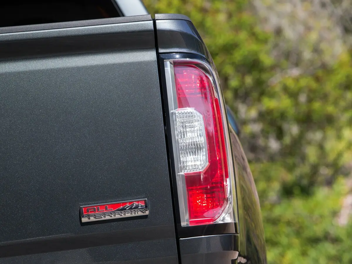 GMC Canyon II Пикап Полуторная кабина — сүрөт 12