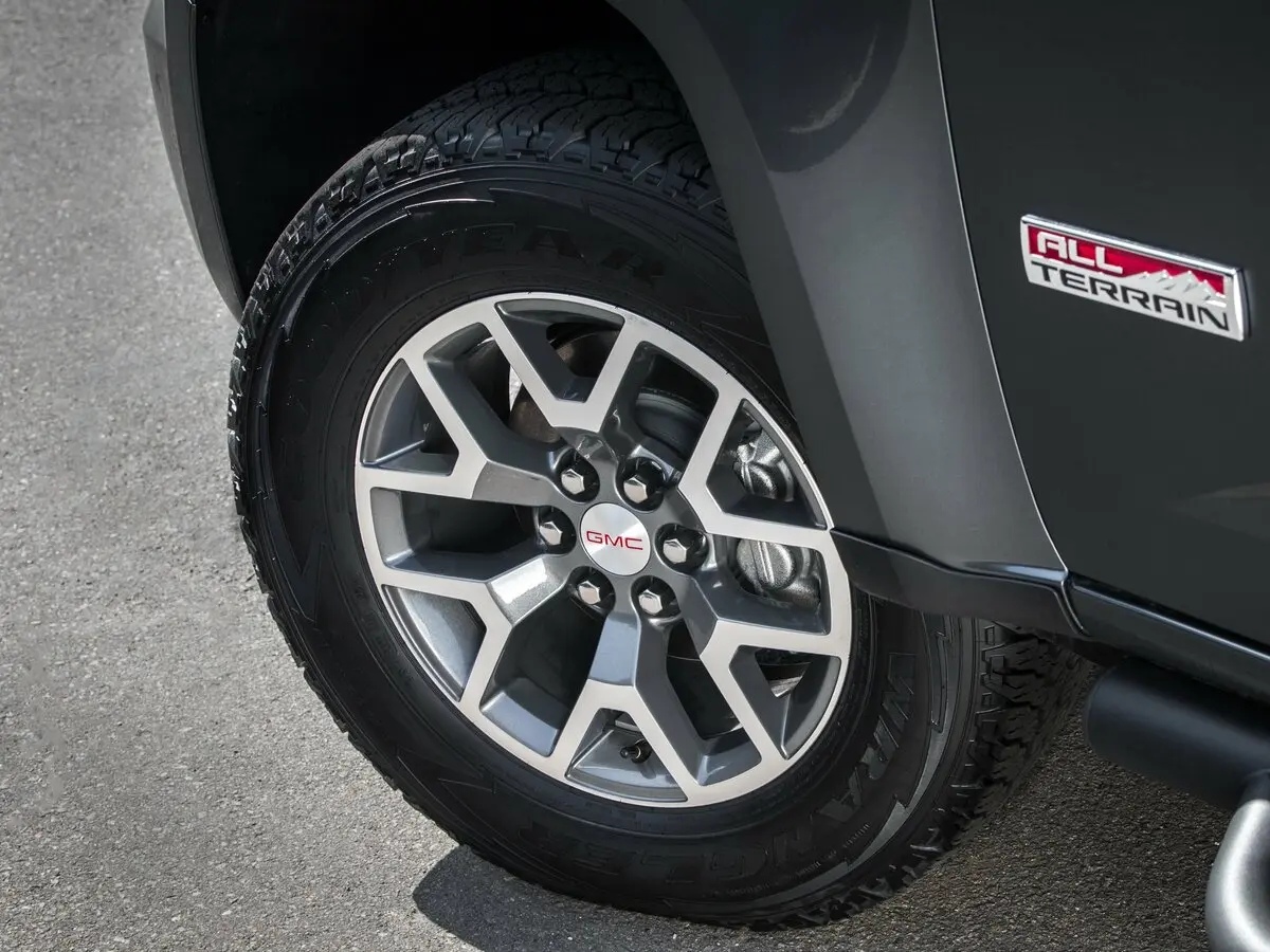 GMC Canyon II Пикап Полуторная кабина — сүрөт 15