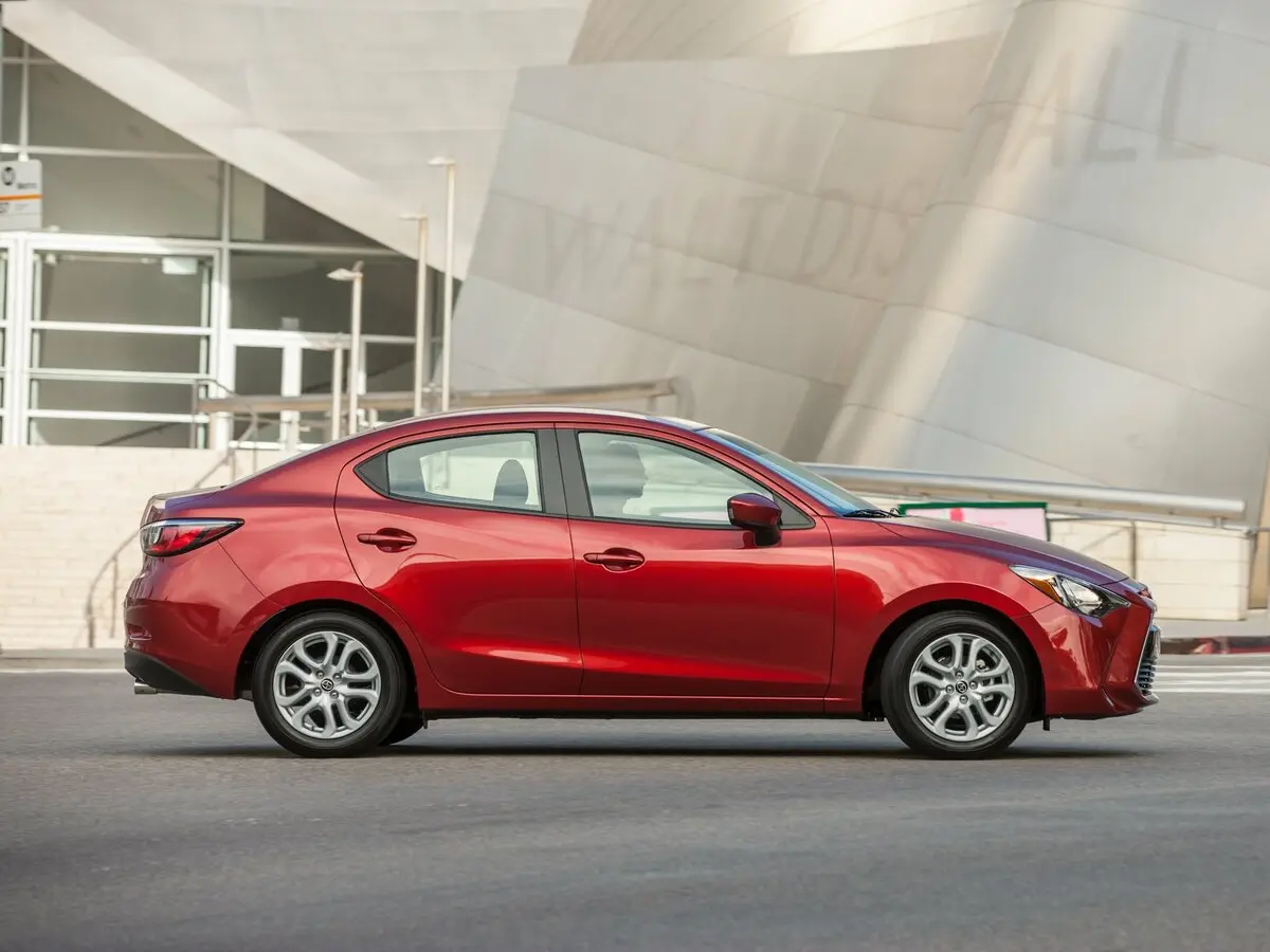 Scion iA 2015 – 2016 Седан — 照片 2