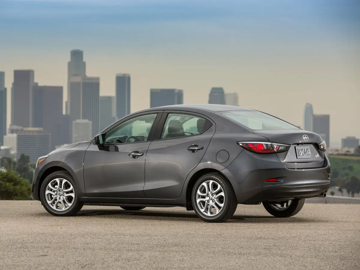 Scion iA 2015 – 2016 Седан — 照片 4