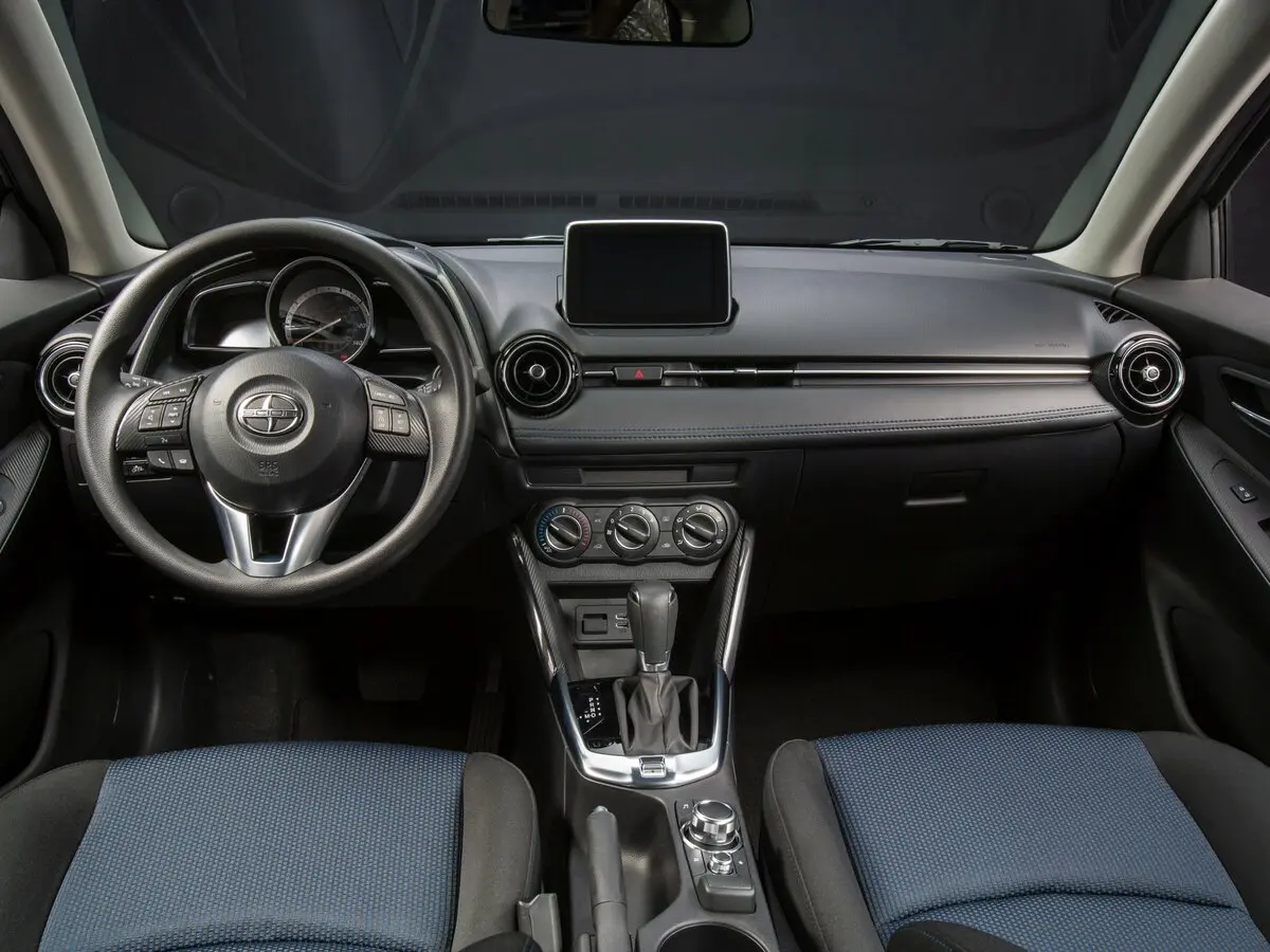 Scion iA 2015 – 2016 Седан — 照片 5