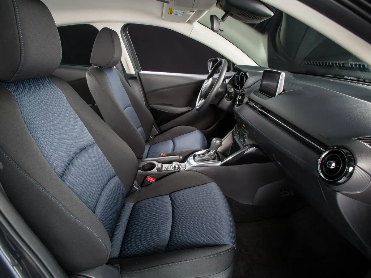 Scion iA 2015 – 2016 Седан — 照片 6