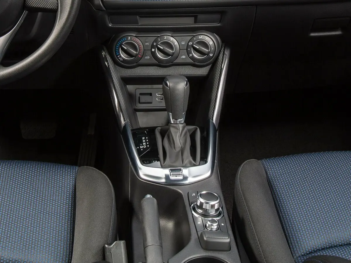 Scion iA 2015 – 2016 Седан — 照片 9