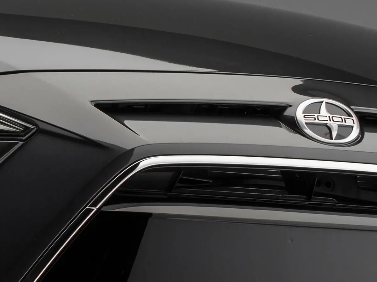 Scion iA 2015 – 2016 Седан — 照片 12
