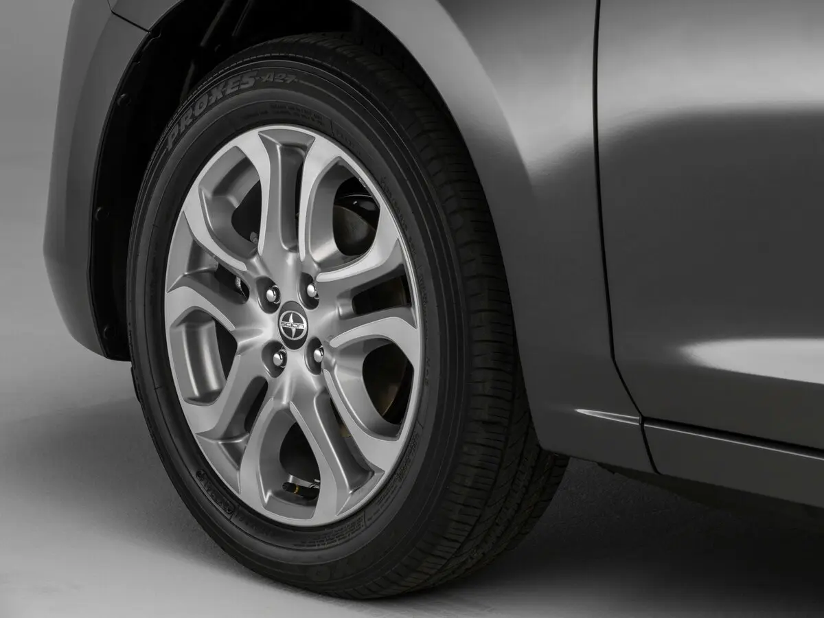 Scion iA 2015 – 2016 Седан — 照片 13