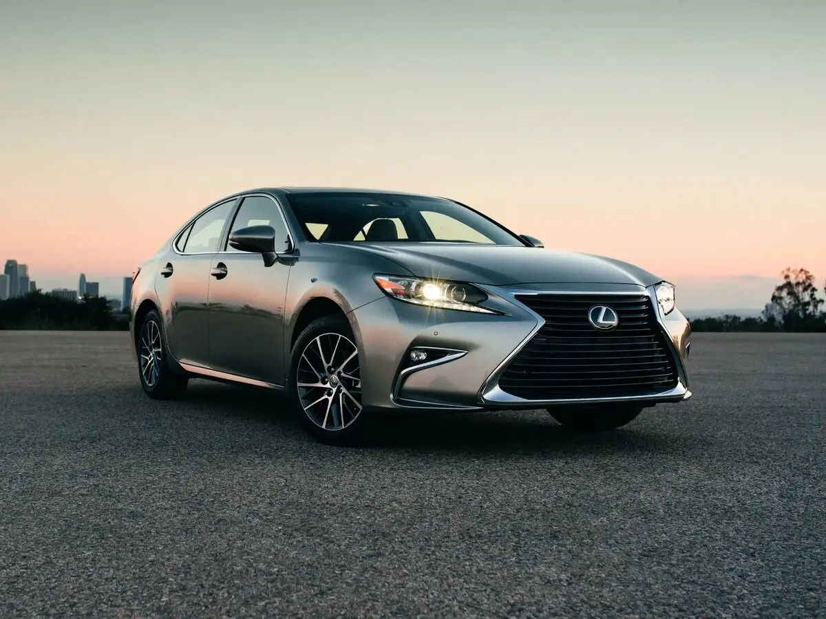 Lexus ES VI Рестайлинг Седан — фото 2