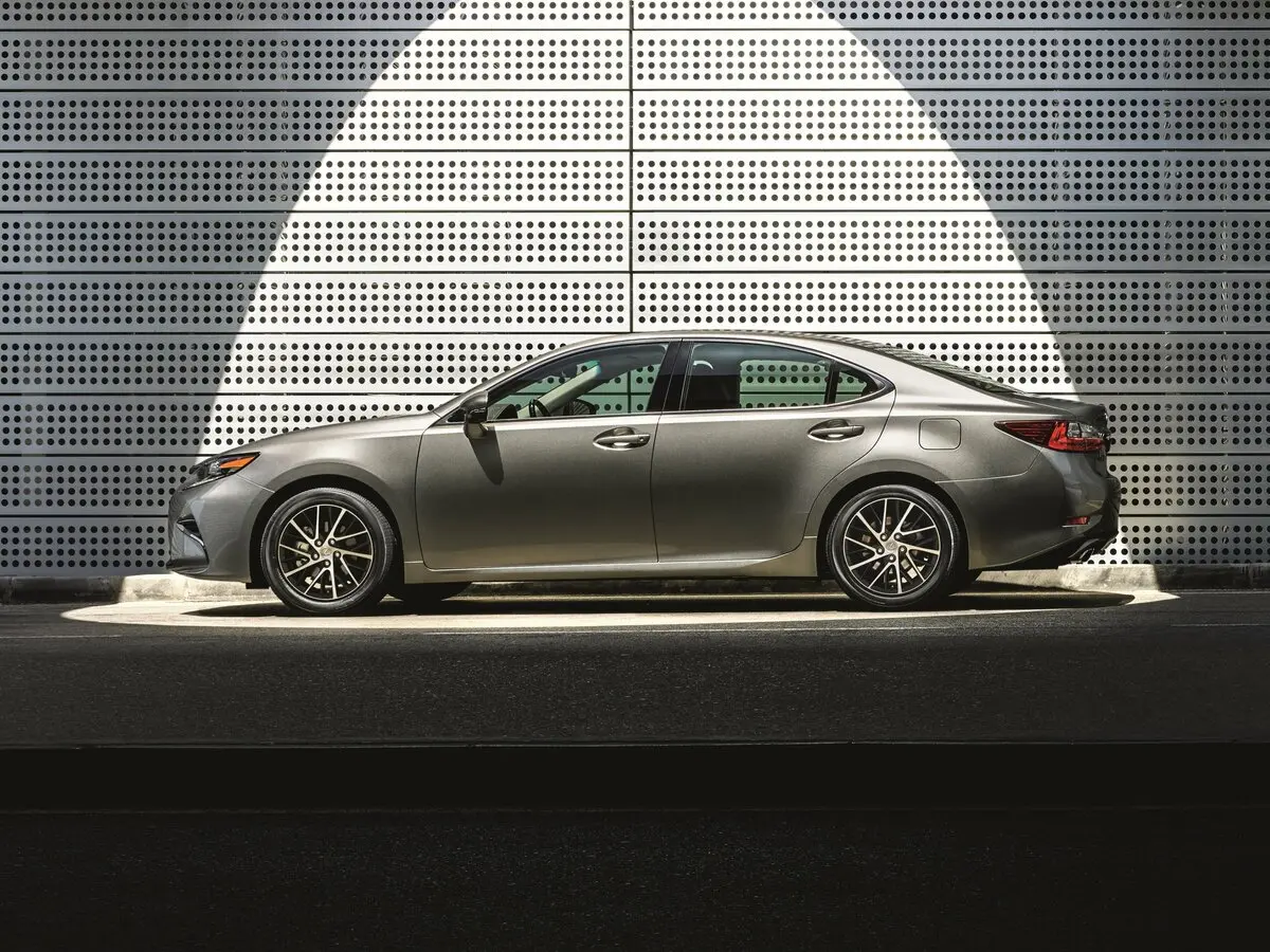 Lexus ES VI Рестайлинг Седан — фото 3